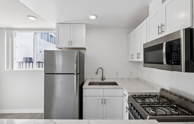 Studio, 1 bath, 645 sqft, $1,598, Unit 130