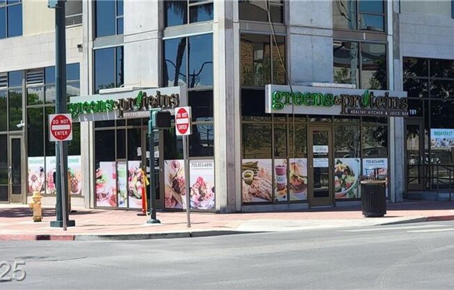 1 bed, 2 baths, $2,977, Unit Juhl Highrise