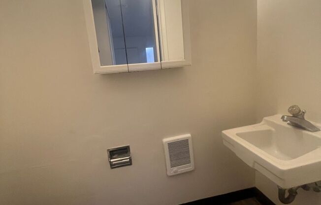 2 beds, 1.5 baths, 920 sqft, $1,595, Unit 30