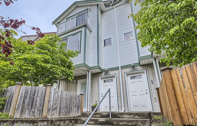 Terrific Townhome Centrally Located in Seattle!