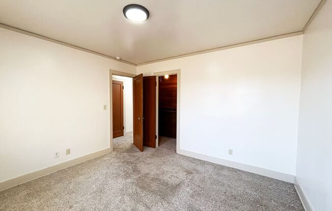 2 beds, 1 bath, 876 sqft, $1,995, Unit Court - D