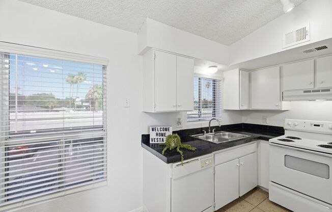 2 beds, 2 baths, 952 sqft, $1,150, Unit 230