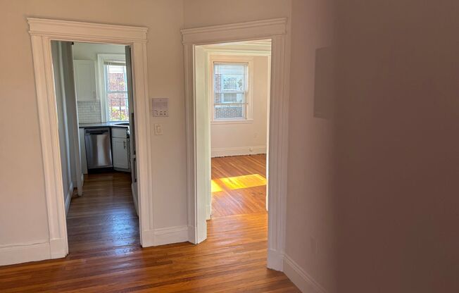 2 beds, 1 bath, 524 sqft, $2,100, Unit 109 Summer #414