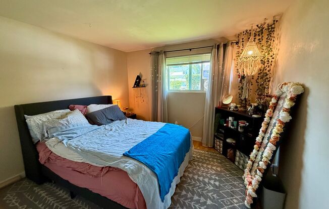 3 beds, 1 bath, $3,200