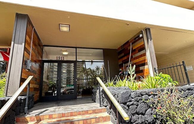 Kalakauan - Waikiki 1 bed, 1 ba condo w/ 1 covered parking stall, water & sewer incl with rents