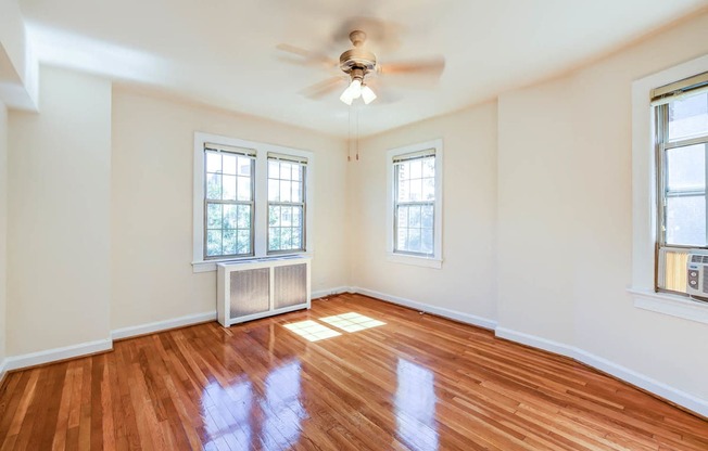 The-Frontenac-Bedroom-Windows-and-Ceiling-Fan