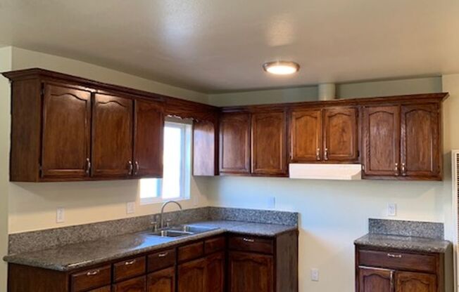 East 56th Street, Los Angeles, CA