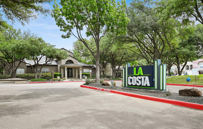 La Costa Apartments