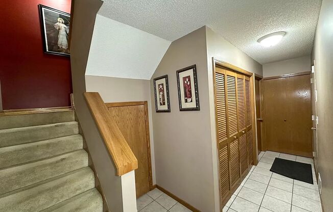 awesome 2 bedroom townhouse in blaine!