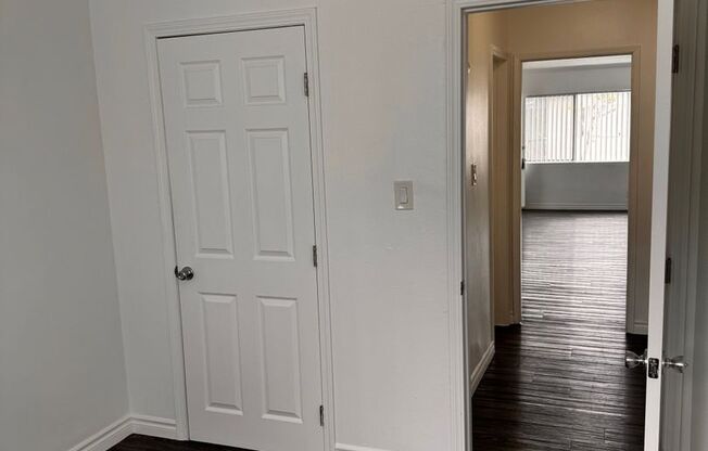 2 beds, 1 bath, 800 sqft, $2,450, Unit 07