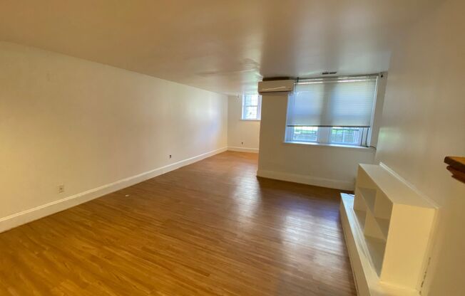 1 bed, 1 bath, $1,350, Unit 114 Apt. B