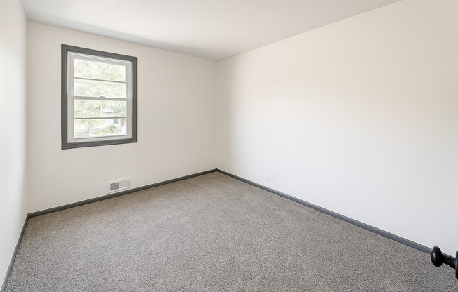 2 beds, 1 bath, 1,200 sqft, $1,025