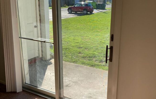 2 bedroom, 1 bathroom ground floor apartment!