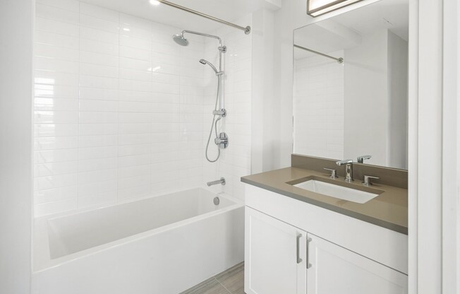3 beds, 2 baths, 1,440 sqft, $6,300, Unit 606