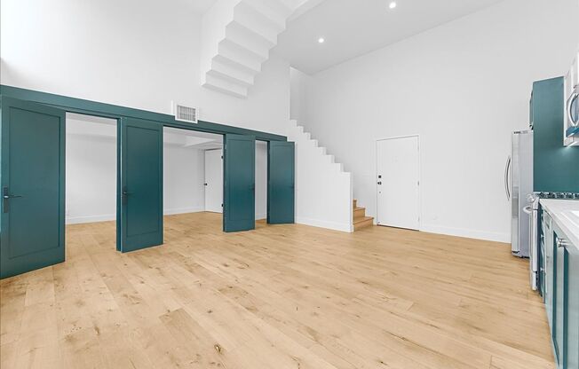 135 N Doheny Dr Apt 103