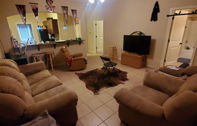 College Station - 3 bedrooms / 3 Baths Townhome in the Barracks!