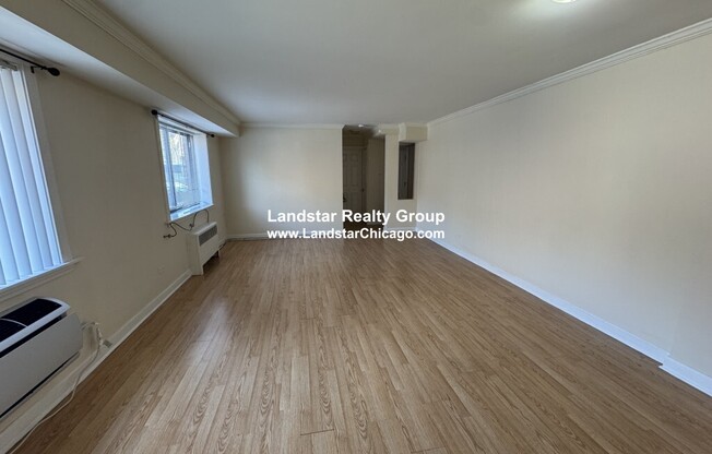 2704 W LUNT