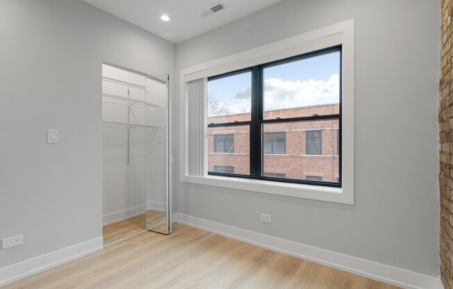 3 beds, 1 bath, 670 sqft, $2,200, Unit 1556-1L