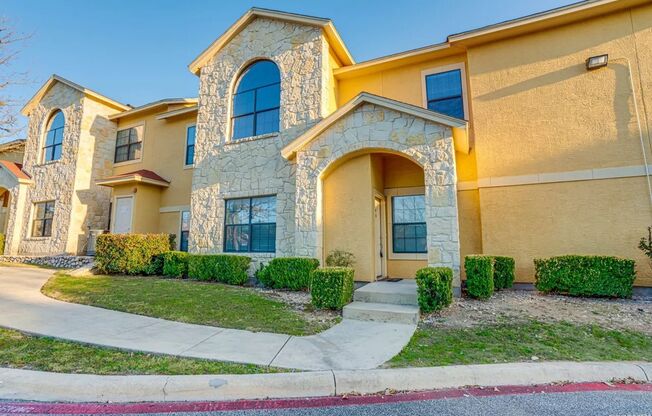 GREAT LOCATION NEAR MEDICAL & USAA | 3 BEDS | 3.5 BATHS