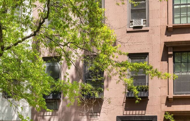 509 E 84 ST