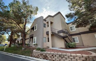 Gorgeous 2Bed/2Bath/2Car Garage, 2nd-Story Condo located in the West part of the valley