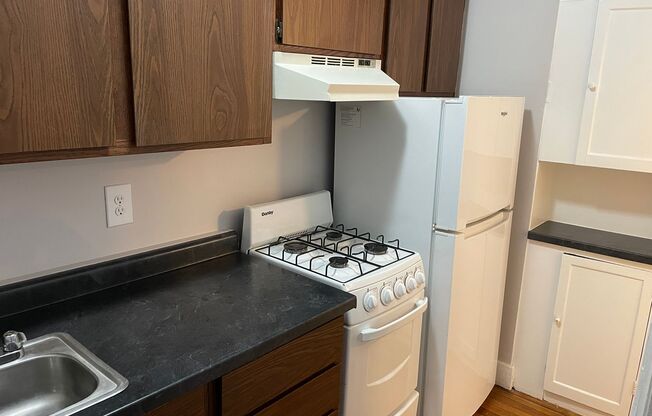 Studio, 1 bath, 315 sqft, $950, Unit 3I