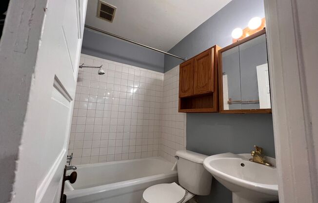 Studio, 1 bath, $795, Unit 14