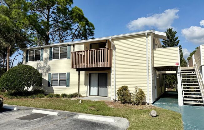 Upgraded 2Bedrooms / 2Baths condo living in Gardens of Forest Lakes!