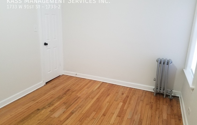 1733 W 91 ST