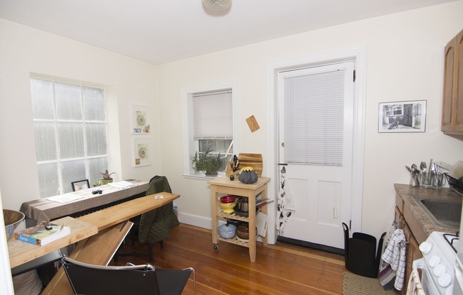 Studio, 1 bath, 650 sqft, $2,350, Unit 29