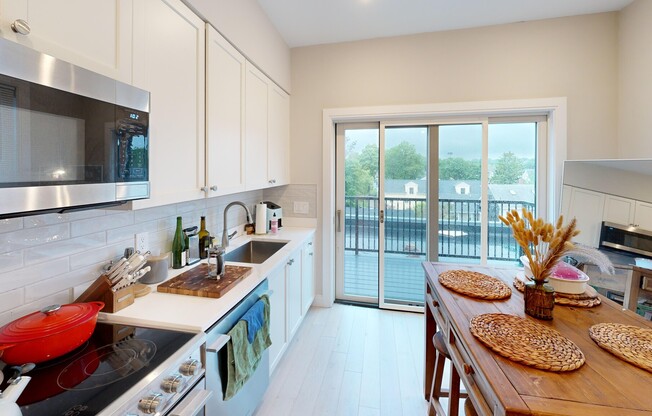 Studio, 1 bath, 500 sqft, $2,975, Unit 403