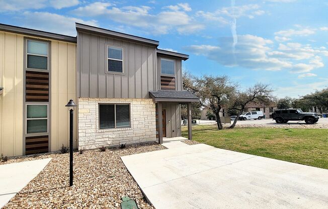 Sophisticated 3/BR 2.5/BS Home in Point Venture – Modern Comfort & Style!