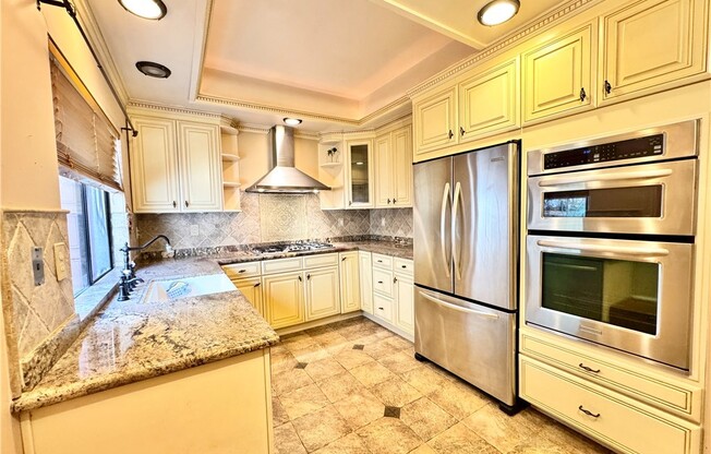 2 beds, 3 baths, 1,614 sqft, $4,000