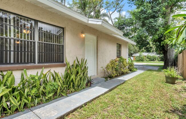 Great 2br/1ba unfurnished/yearly rental in Largo!
