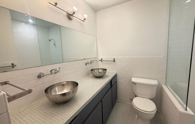 2 beds, 1 bath, 954 sqft, $1,654, Unit RRO-111