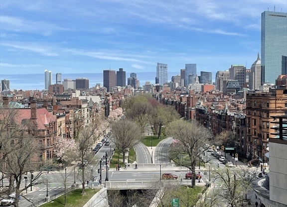 1 bed, 1 bath, 613 sqft, $4,300, Unit 809