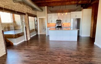 Finishing House at River Place Lofts