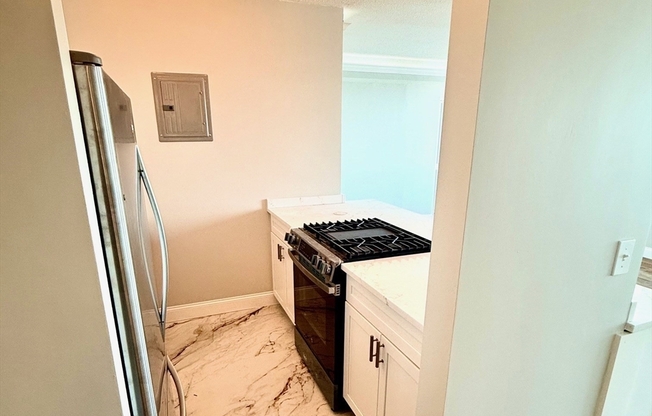 1 bed, 1 bath, 881 sqft, $4,500, Unit PH H