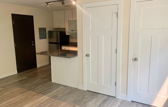 Studio, 1 bath, $725, Unit 07
