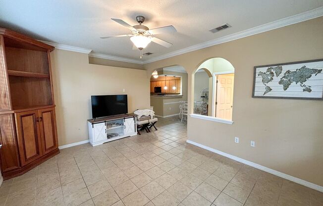 3 beds, 3 baths, $2,600, Unit Unit 211