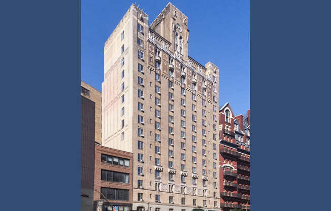 208 W 23 ST