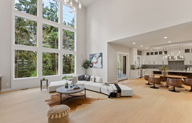 Luxury Bellevue Estate in Prestigious Bridle Trails For Rent