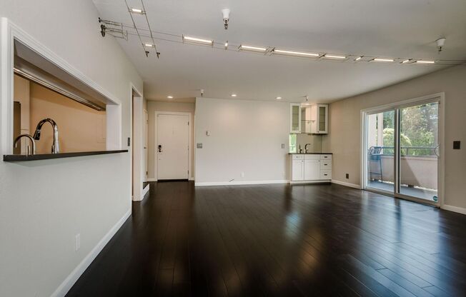 EPIC REA:End-Unit & Top 2 Floor (Penthouse); Spacious Modern Townhome-style end unit w/ patio & EV parking in Burlingame