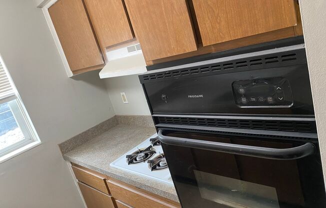 2 beds, 1.5 baths, 850 sqft, $1,795, Unit A03