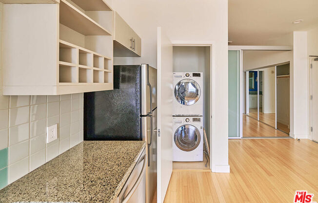 2 beds, 2 baths, $3,300, Unit 1008