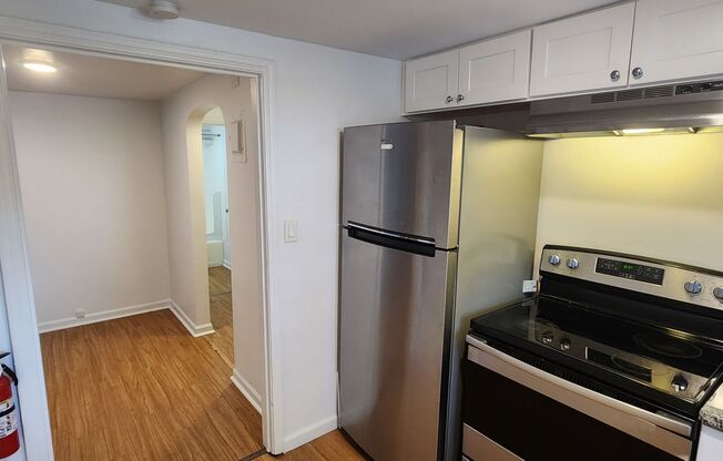 2 beds, 1 bath, 700 sqft, $1,045, Unit 15