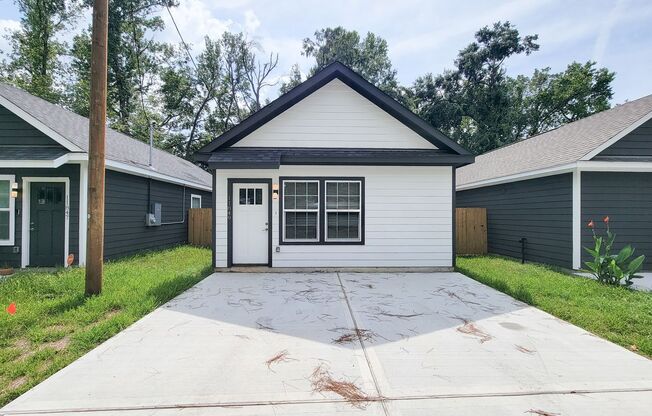 Beautiful single-story 3-bedroom, 2-bath home featuring an open floor plan, kitchen island, 42" soft-close cabinets, stainless steel appliances, large walk-in pantry, and tile flooring throughout. Primary suite includes a walk-in closet and walk-in shower