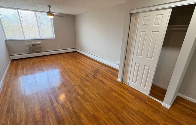 Marquette Apartments East-MASTER