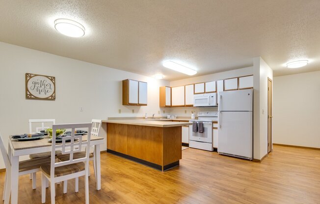 2 beds, 1 bath, 888 sqft, $1,040, Unit 1704-310