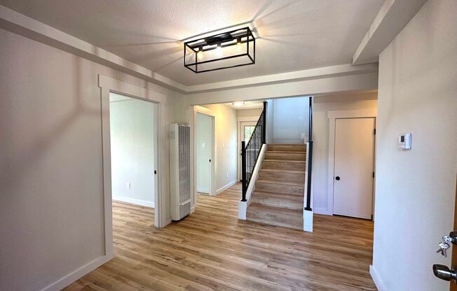 TOTAL REMODEL LARGE 1600sf 5BR/2BA West Oakland Steps from Emeryville, San Pablo, Grand Ave, 80, 580, 880, 980 Fwy's